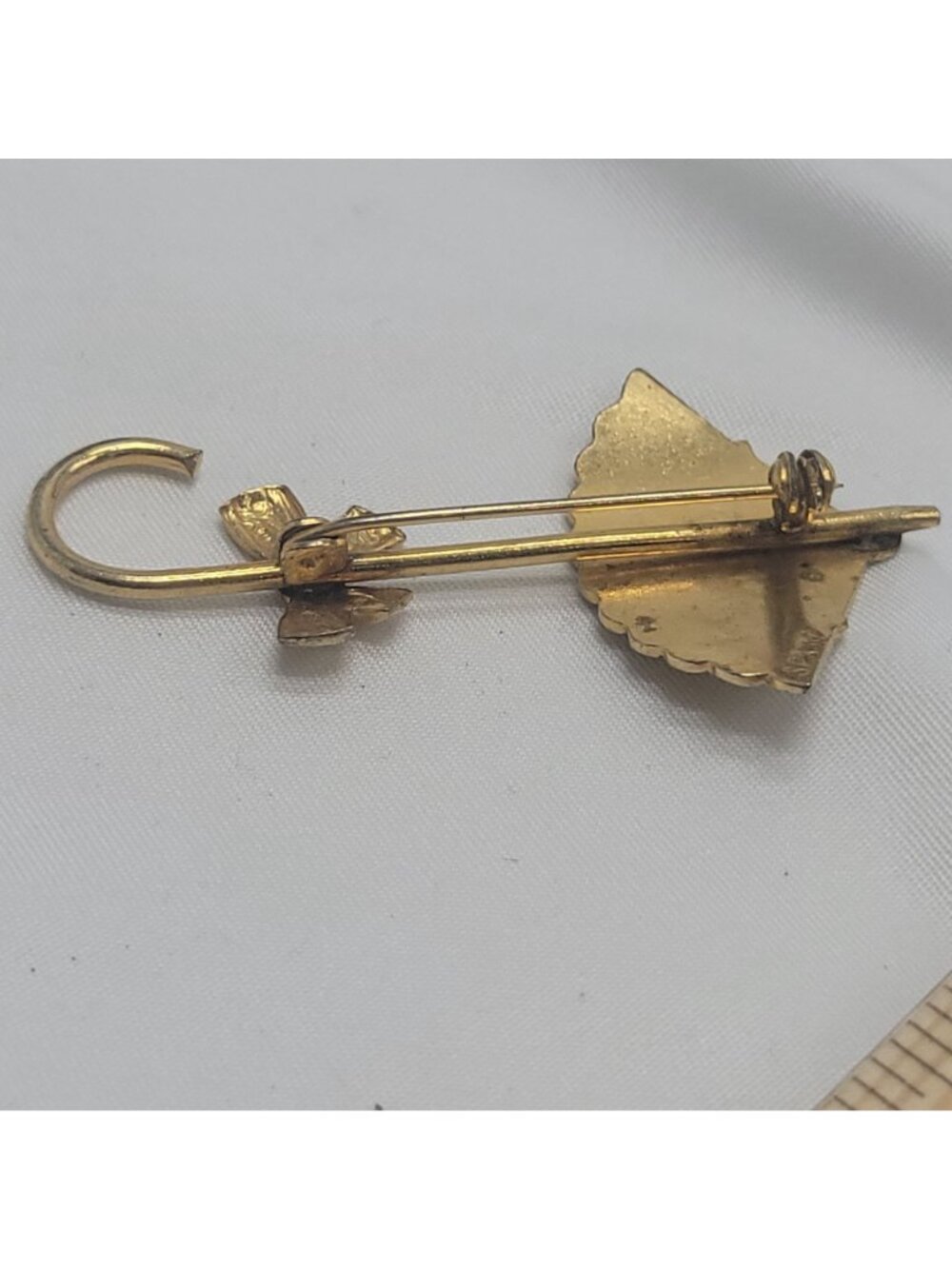 Vtg Gold-Tone Umbrella Parasol Brooch Pin Intricate Etching & Bow Signed Spain 2 - Picture 4 of 10
